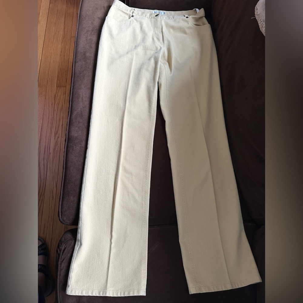 Ted Nicol Yellow pleaded straight Leg Pockets on back And Front  Low Rise SZ 30